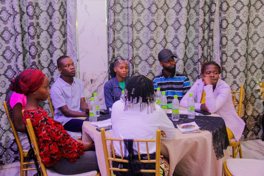 Comment JERESTAURE BIEN ETRE et AJVD accompagnent journalistes et militants face aux cybermenaces